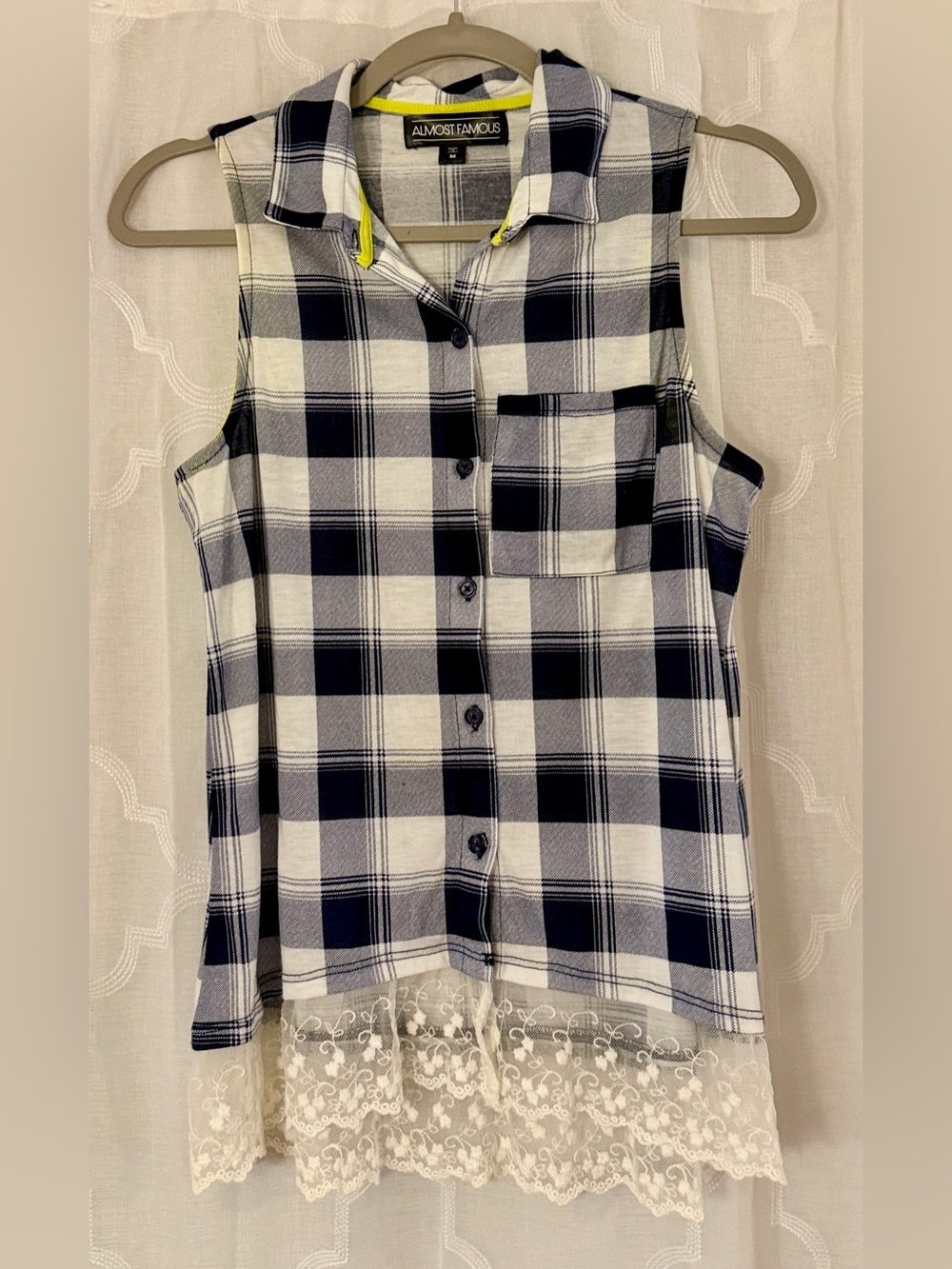 Almost Famous Medium Navy White Plaid Lace Hem Sleeveless Button Down Top